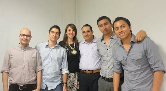 El equipo de GoCarga con los mentores de Apps.co en la Universidad ICESI