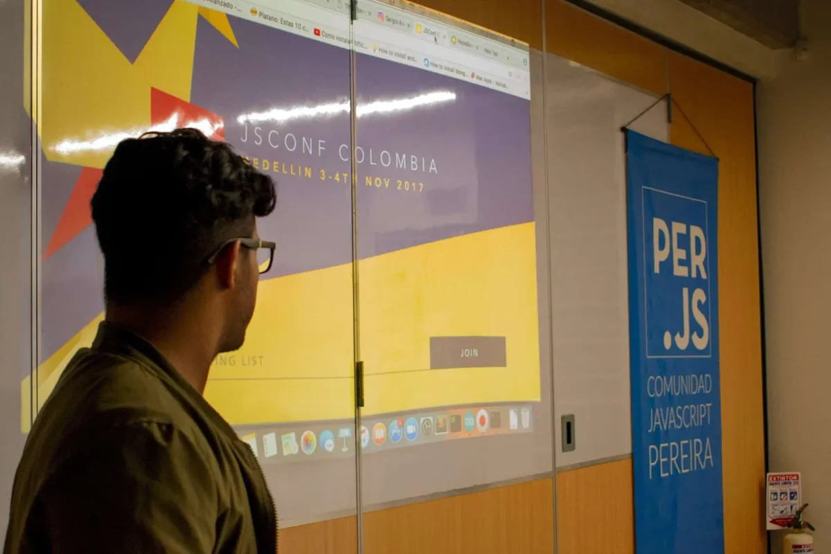 Pereira Tech Talks meetup — Jonathan Alvarez inviting to JsConf