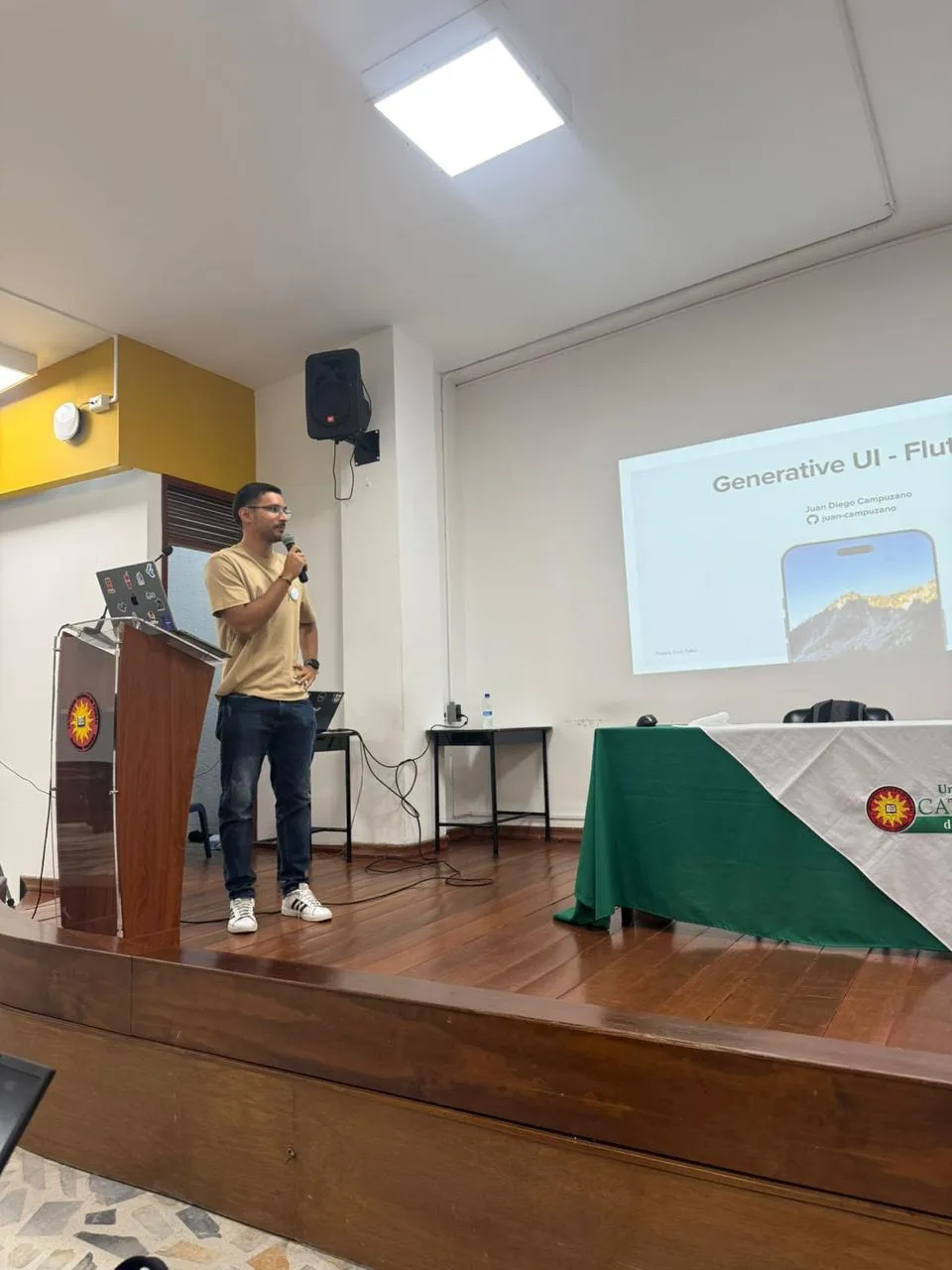 Juan Campuzano on stage presenting his 'Generative UI - Flutter' talk at Abril Mobile